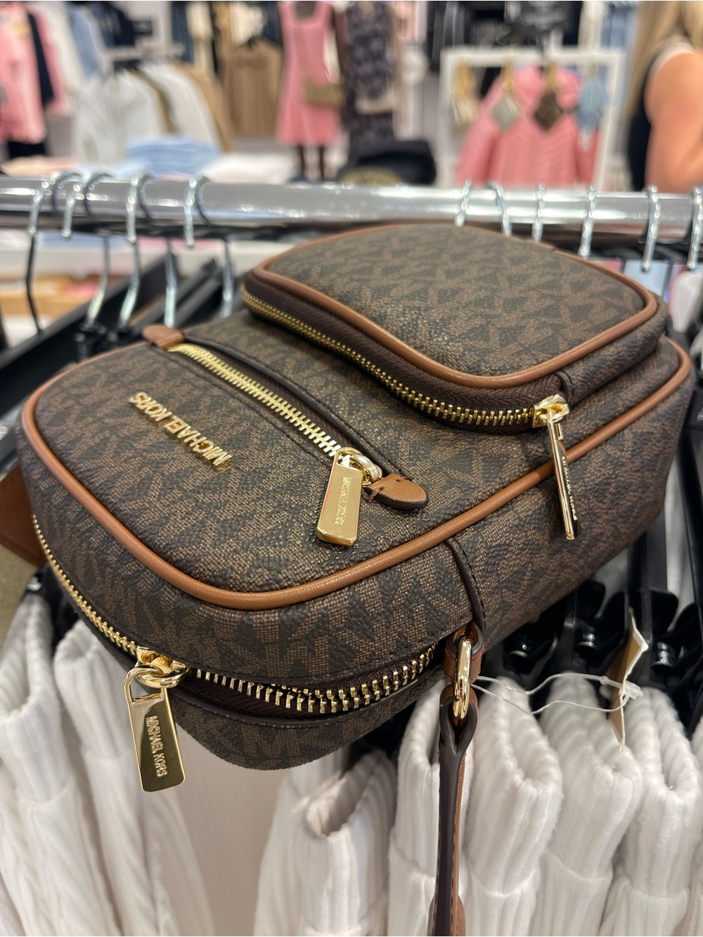MICHAEL KORS Jet Set Medium Flight NS Pocket Signature Logo Crossbody
Brown
NWT - Picture 10 of 16